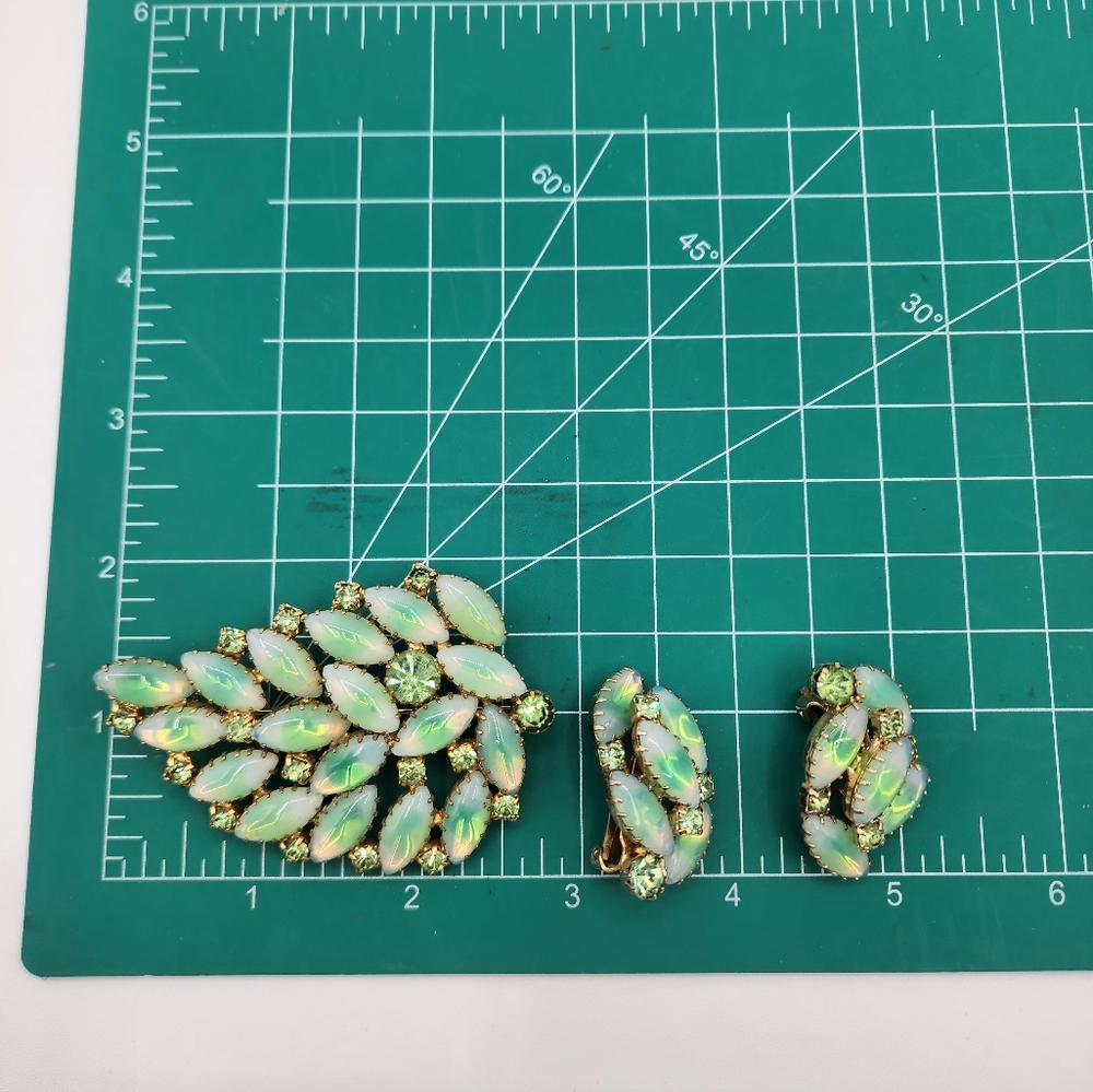 Vintage Juliana Multi-Green and Gold Brooch and Earrings Set - Picture 12 of 14